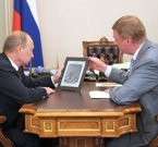 Путина ознакомили с Российским школьным планшетом