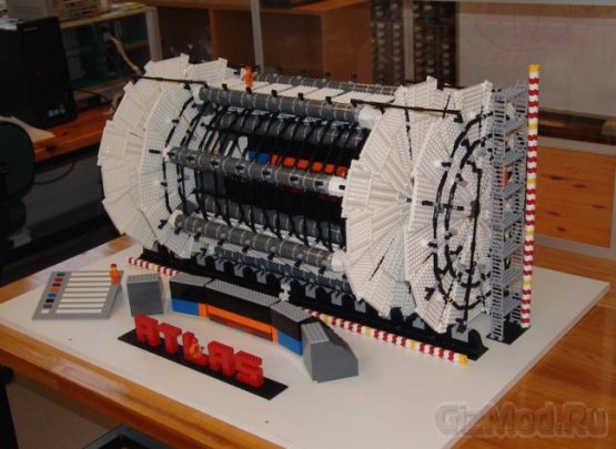 Физик собрал коллайдер из LEGO