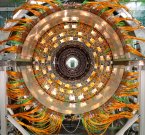 CERN: бозона Хиггса где то рядом