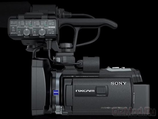 Профессиональная камера Sony HXR-NX30 с проектором