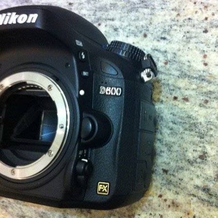 Полнокадровая зеркалка Nikon D600 существует