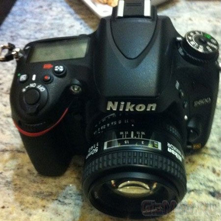 Полнокадровая зеркалка Nikon D600 существует