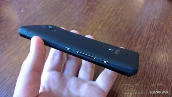 Живые фото смартфона Sony Xperia T