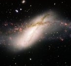 Необычная галактика NGC 660