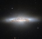 Линзовидная галактика попала в объектив Хаббла