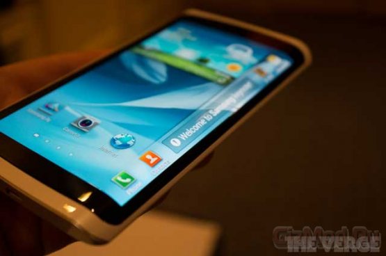Samsung применила гибкий дисплей Youm в смартфоне