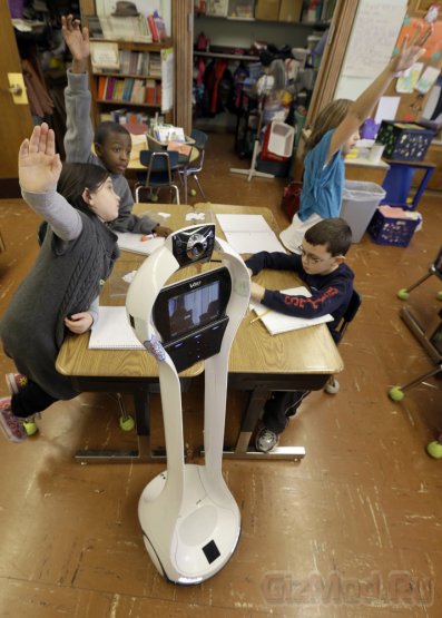 Роботы VGo заменяют учеников на уроках