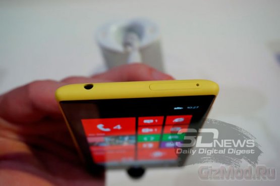 Nokia Lumia 720 - "облегченный" вариант Lumia 920