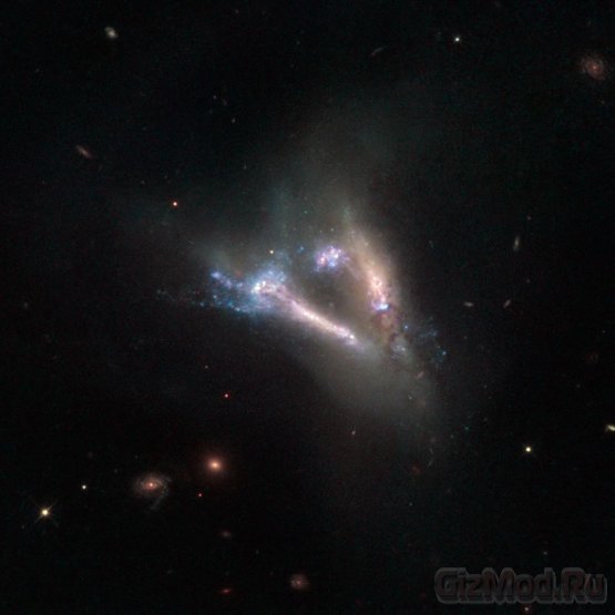 Слияние галактик в виде рогатки