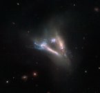 Слияние галактик в виде рогатки