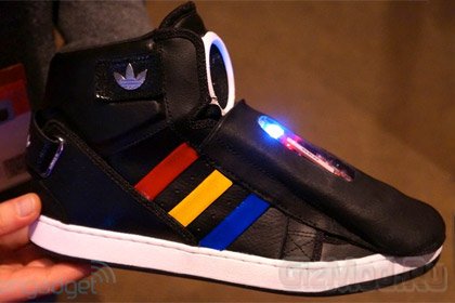 Google помогла заговорить кросовкам Adidas