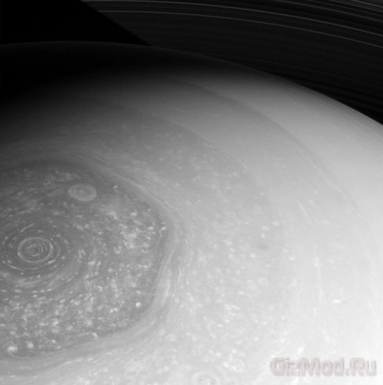 Cassini передал свежий снимок гексагона Сатурна