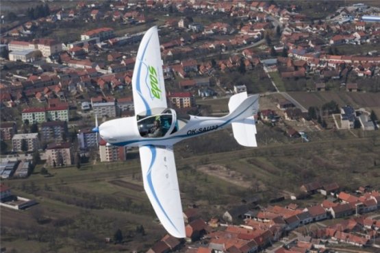 Электрический двухместный самолет SportStar EPOS