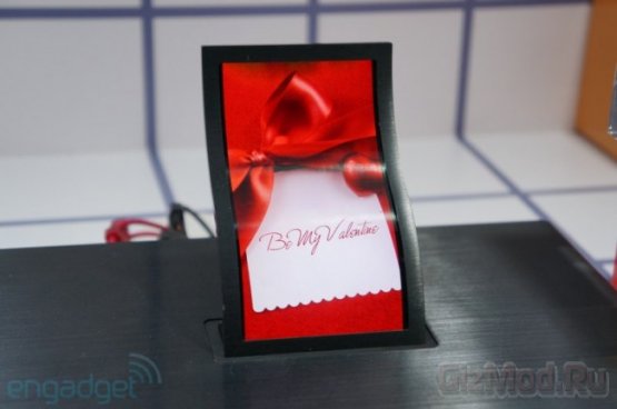 LG показала гибкий 5-дюймовый OLED-дисплей 
