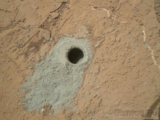 Curiosity продолжает "дырявить" Марс