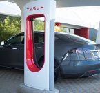 В планах Tesla зарядка электромобилей за 5 минут