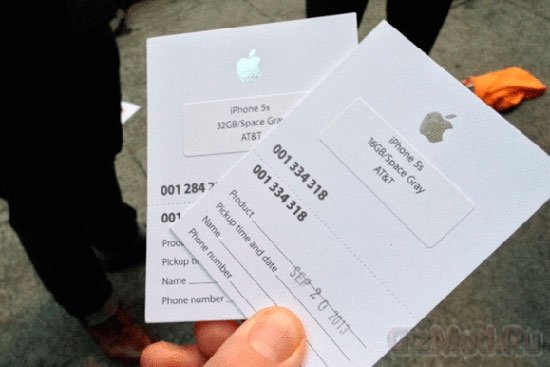 Бомжи покупали iPhone 5s и 5с для перекупщика
