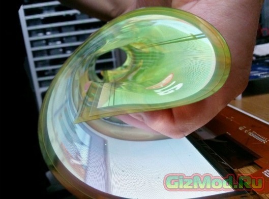 Прозрачный дисплей LG можно свернуть в трубочку
