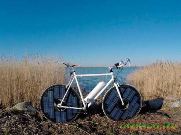 Велосипед с солнечными панелями на колесах