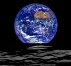 Восход Земли над лунной поверхностью