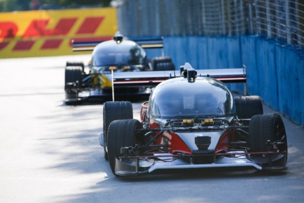 Первые гонки автомобилей в Formula E закончились аварией