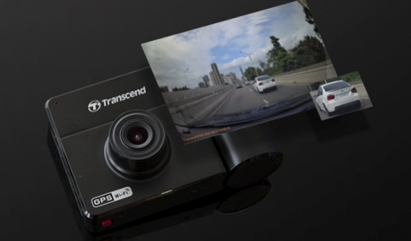 Видеорегистратор Transcend DrivePro 550 с двумя объективами